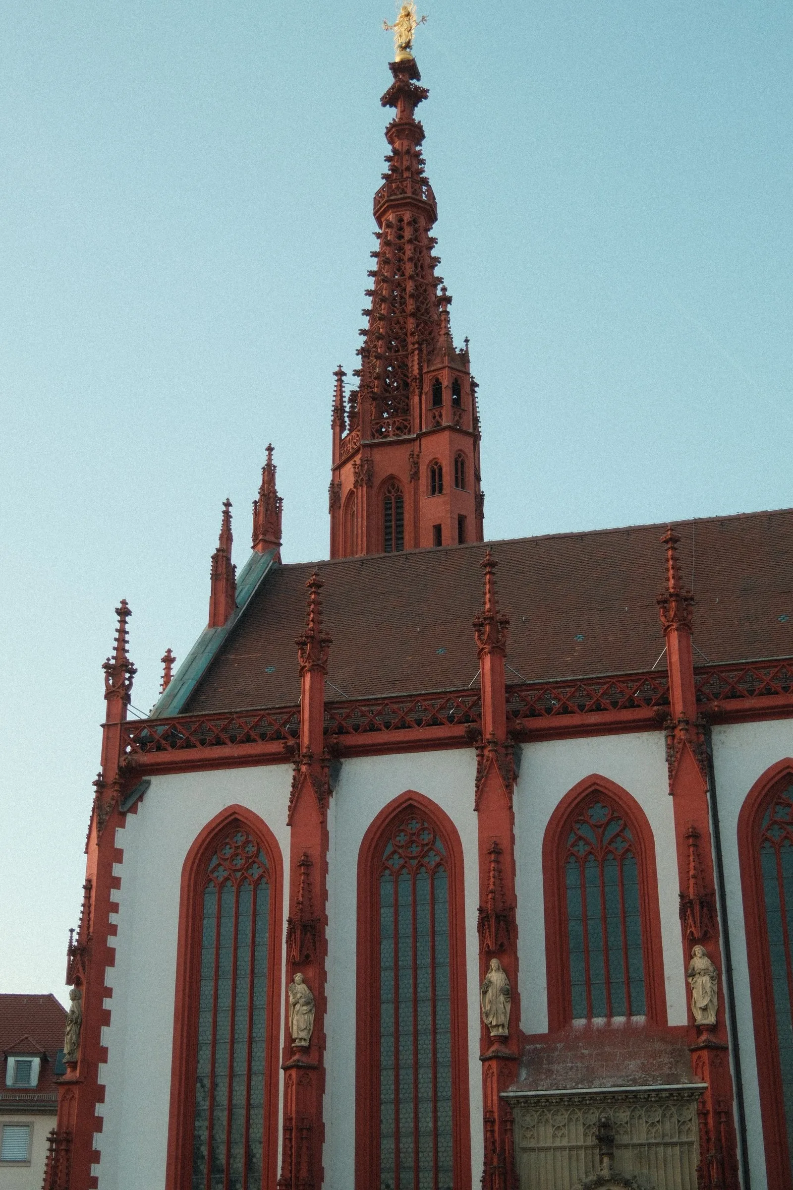 Würzburger Marktplatz mit der Marienkapelle